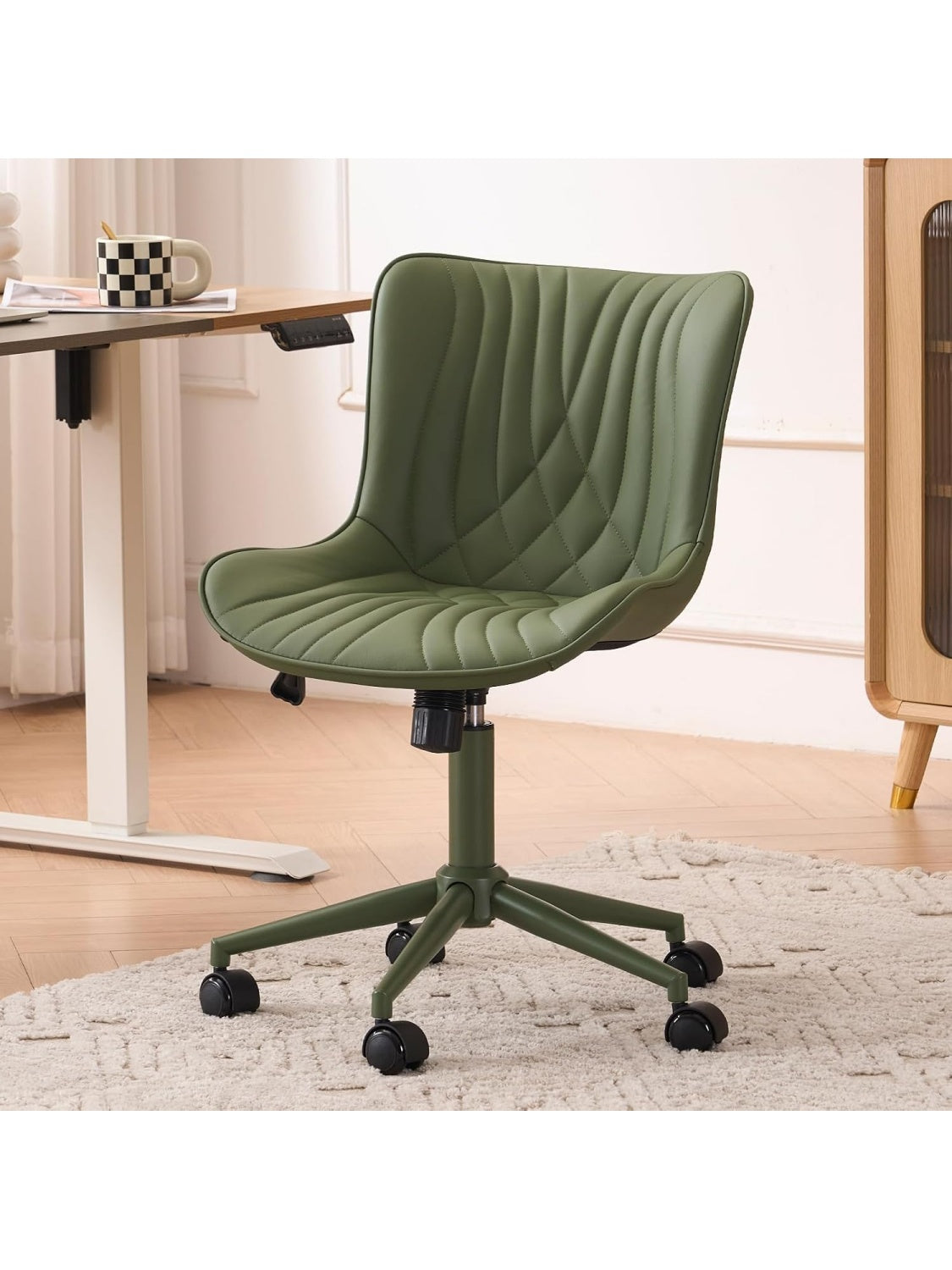 Silla Giratoria Ergonomica con Diseno Curvado, Ruedas y Altura Regulable para Oficina